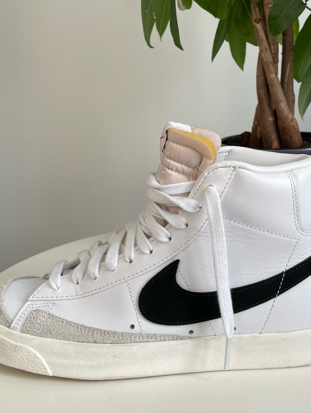 Women Size 9 Nike Blazer Mid 77 Vintage White Black Shoes